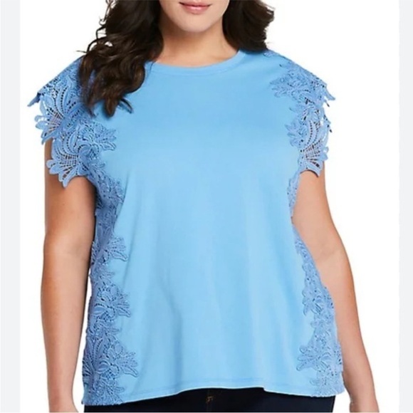 Ella Black Side Lace Crewneck Top - Picture 3 of 11